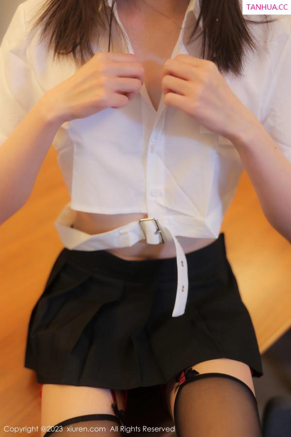   [XiuRen]高清写真图 2023.06.06 No.6862 甜佳佳 黑丝美腿第26张图片